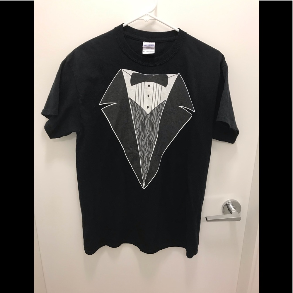 ❤️Men’s Tuxedo t shirt M❤️